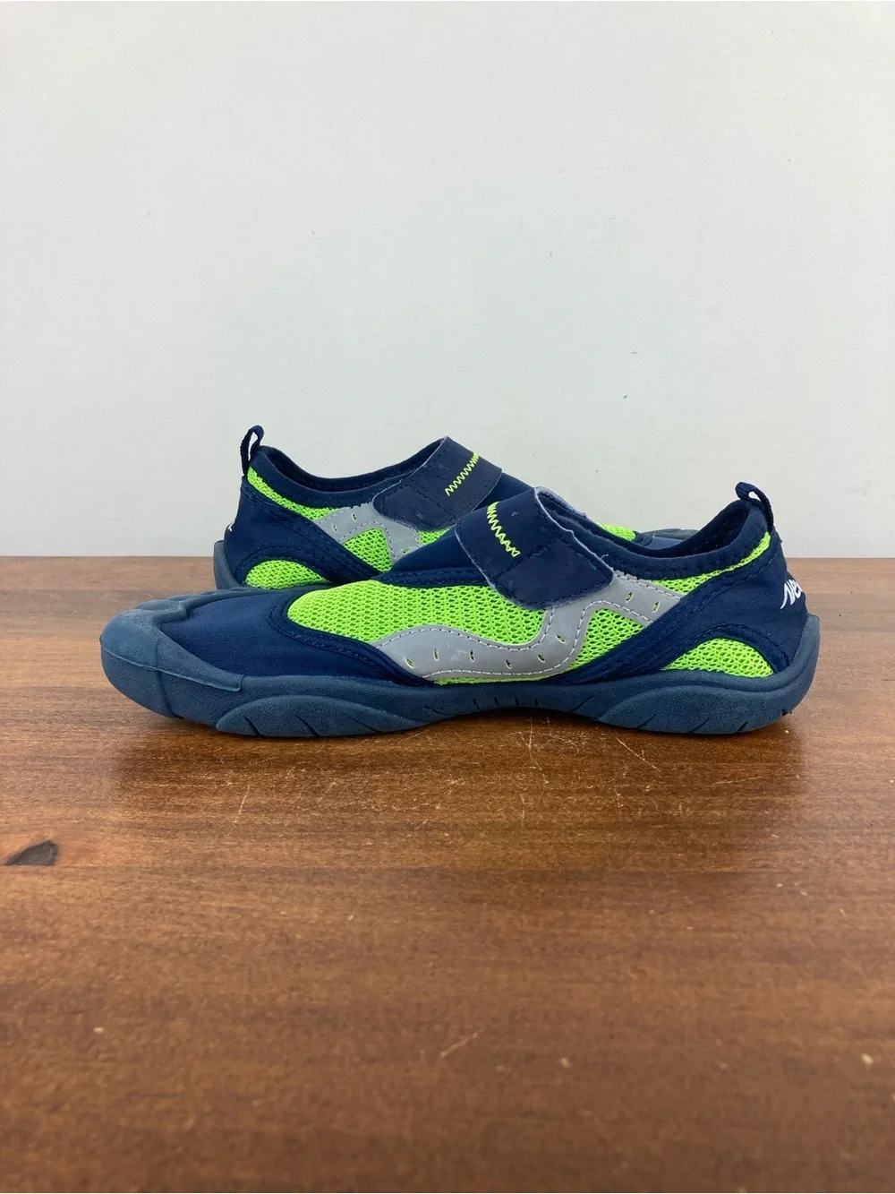 NEWTZ ULTIMATE WATER SHOES W/Foot Bumpers Blue/Green Youth Boys Size 2/3.